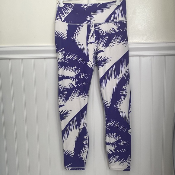 Fabletics High-Waisted Printed PureLuxe 7/8 Leggings - Picture 3 of 13